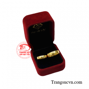 Nhẫn cưới vàng tây hẹn ước đảm bảo uy tín.