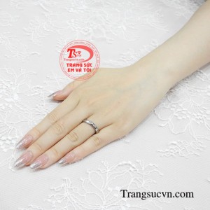 Nhẫn cưới vàng trắng thánh giá