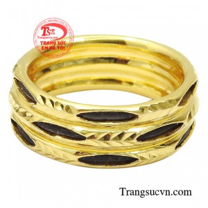 Voi là loài vật sống rất chung thủy, chúng chỉ có một bạn đời duy nhất cho đến khi chết đi.