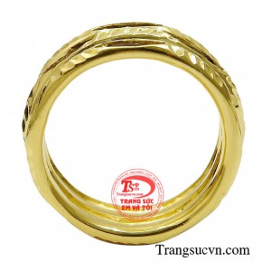 Từ đó chiếc nhẫn lông đuôi voi được xem như lá bùa đem đến sự may mắn trong tình yêu