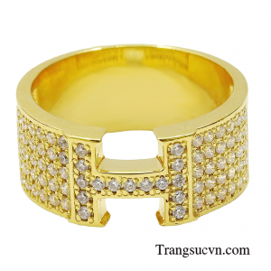 Chiếc nhẫn sẽ giúp bạn lấy lại được phong độ. Một người đàn ông ưu tú luôn biết cách chọn những sản phẩm mang đẳng cấp xứng tầm.