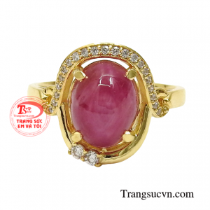 Đá ruby chứa nguồn năng lượng tích cực giúp người sử dụng có vượng khí, tích tụ được thần sắc luôn gặp nhiều may mắn trong cuộc sống.