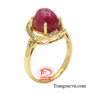 Nhẫn nữ ruby sao thời trang với sắc đỏ ấm áp tạo cảm giác thu hút hơn.