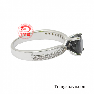 Nhẫn nữ sapphire phú quý chế tác theo yêu cầu, giao hàng toàn quốc.