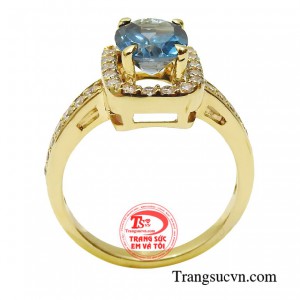 Sử dụng trang sức từ đá Topaz giúp cho tâm trạng lạc quan, yêu đời.