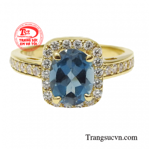 Khi đeo chiếc nhẫn nữ topaz phụ nữ thêm phần xinh đẹp, rạng ngời và thông thái. 
