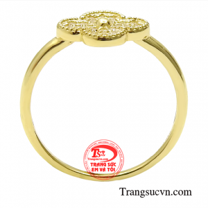 Với chỉ một chiếc nhẫn nhỏ xinh thôi cũng đủ khiến cho phái nữ thêm phần thu hút và ấn tượng hơn.