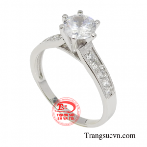 Chẳng những vậy sản phẩm còn góp phần tăng thêm thần thái kiêu sa cho người phụ nữ. 