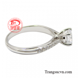 Đây sẽ là món trang sức không thể thiếu trong mỗi tủ đồ của mọi cô gái.