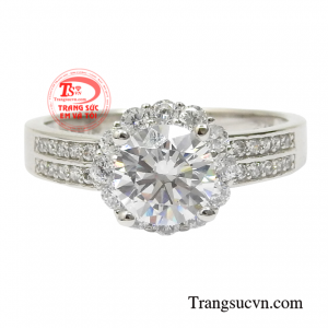 Với chiếc nhẫn nhỏ xinh giúp cho các cô gái toát lên được vẻ duyên dáng, kiêu sa và quý phái.