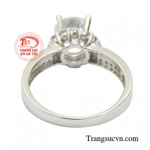 Nhẫn vàng trắng quý cô duyên dáng chất lượng.