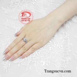 Nhẫn vàng trắng quý cô duyên dáng