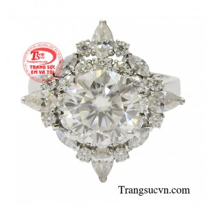 Chiếc nhẫn xứng tầm với những người phụ nữ thành đạt theo chủ nghĩa nữ quyền.