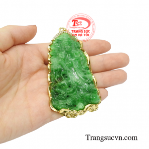 Phật Quan Âm cẩm thạch bọc vàng may mắn.