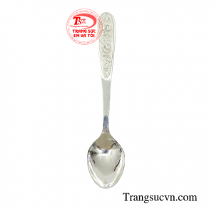 Thìa bạc xinh xắn cho bé chế tác đẹp, chất lượng bạc đảm bảo.