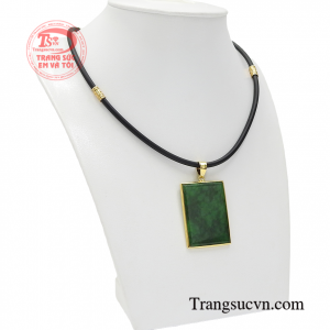 Nếu như với phái đẹp, bộ trang sức để tôn lên nét quyến rũ và duyên dáng của người phụ nữ thì với phái mạnh chính là để thể hiện nét nam tính của người đàn ông.