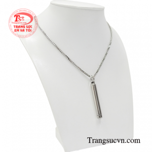 Nếu như với phái đẹp, bộ trang sức để tôn lên nét quyến rũ, nữ tính thì với phái mạnh chính là để thể hiện nét nam tính, mạnh mẽ của người đàn ông.