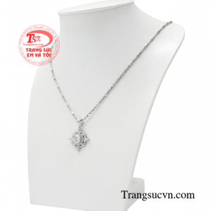 Sở hữu bộ trang sức vàng này có thể tôn lên vẻ đẹp của các loại trang phục và màu da.