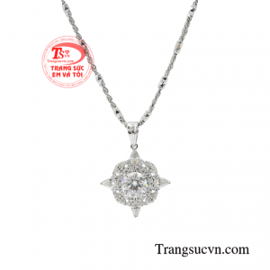 Bởi vậy mà trang sức vàng hiện đang được rất nhiều người ưa chuộng không chỉ giới trẻ mà các ngôi sao nổi tiếng cũng mê mẩn.