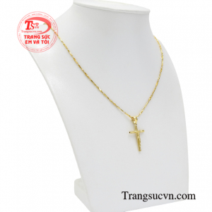Với sự kết hợp của mặt dây thánh giá thời trang và dây chuyền vàng chất lượng tạo nên một bộ sản phẩm đầy ấn tượng.