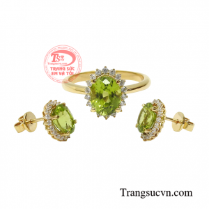 Do đó đây chính là sự lựa chọn hoàn hảo cho các quý cô trong những dịp đặc biệt hay những buổi tiệc để phô diễn vẻ đẹp của mình trước đám đông.