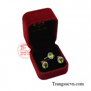 Phái mạnh có thể chọn bộ trang sức làm quà tặng cho người phụ nữ của đời mình.