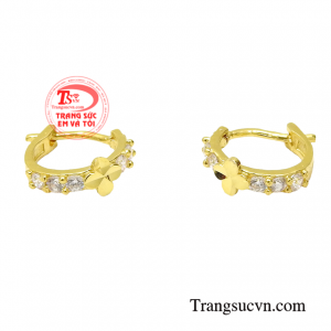 Đôi hoa tai vàng tây thời trang sẽ là lựa chọn hoàn mỹ dành cho bạn.