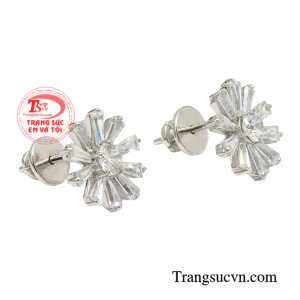 Sản phẩm sẽ giúp các cô gái mang đến một hình ảnh từ một cô gái hiện đại, nữ tính luôn biết cách chăm chút và tự tin vào chính mình.