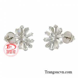 Cũng giống như những bộ quần áo đẹp trang sức nói chung hay hoa tai nói riêng là một phần không thể thiếu của mọi cô gái để toát lên vẻ đẹp của người phụ nữ.