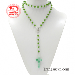 Chuỗi mân côi phỉ thúy bình an được chế tác trên chất liệu bạc 925 kết hợp 59 viên ngọc phỉ thúy chất lượng cao. 