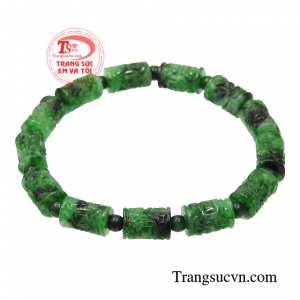 Chuỗi tay cẩm thạch tài lộc với màu sắc ấn tượng, chạm khắc tinh xảo, sang trọng.