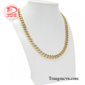 Sản phẩm khi được diện lên người sẽ giúp nam giới vô cùng lôi cuốn, toát lên được sự chững chạc điềm tĩnh đầy uy quyền.