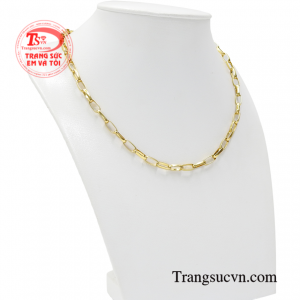 Không giống như quần áo hay giày dép, túi xách, trang sức giúp các quý cô luôn trở nên rạng rỡ và sang trọng hơn mà lại bền bỉ với thời gian.