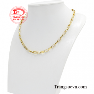 Do đó các cô gái luôn chọn các sản phẩm trang sức vàng để tỏa sáng và thể hiện phong cách của bản thân.