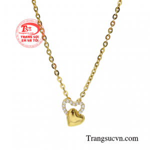 Chiếc dây chuyền này bạn có thể thỏa sức phối đồ với bất kỳ bộ trang phục nào mà bạn thích.