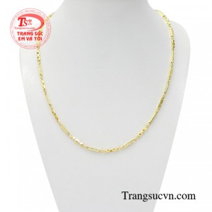 Dây chuyền vàng nam giá rẻ kiểu dáng đơn giản những vẫn toát lên được vẻ thời trang của người đàn ông.