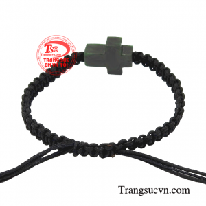 Sản phẩm có điểm nhấn chủ đạo ở chiếc mặt thánh giá cẩm thạch chất lượng cao. 