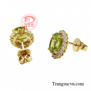 Chẳng những mang đến vẻ đẹp sang trọng và thời trang cho nữ giới mà còn đem lại ngàn điều may mắn, đón rước tài lộc.