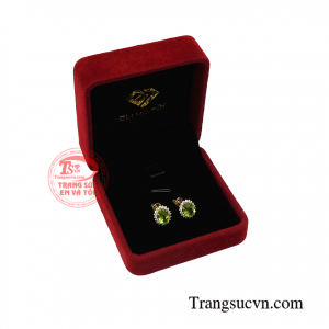 Hoa tai peridot sang trọng bảo hành 12 tháng.