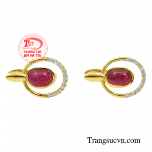 Ruby là viên đá có màu sắc rực rỡ và vô cùng đặc biệt sẽ giúp cho người dùng gây được ấn tượng với người xung quanh.