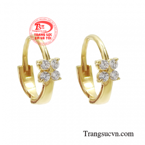 Hoa tai vàng tây trẻ trung được chế tác từ vàng 10k.