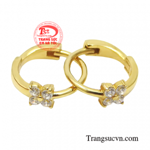 Từ dạo phố, đi chơi hay đi làm bạn đều có thể tự tin trong món đồ trang sức này.