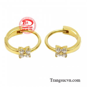 Chẳng những vậy đôi hoa tai còn rất thích hợp làm quà tặng người thân và bạn bè.