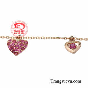 Đây cũng là biểu tượng gắn kết tình yêu bền chặt cho các cặp đôi yêu nhau. 