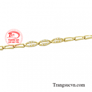 Sản phẩm là điểm nhấn quan trọng giúp hoàn thiện bộ trang phục cho các chị em.