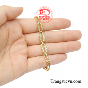 Lắc nữ vàng phong cách tinh xảo.