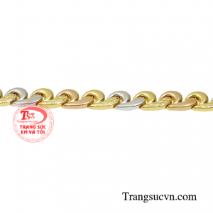 Mỗi cuộc hẹn, mỗi một sự kiện quan trọng chỉ cần có trên mình chiếc lắc tay nữ vàng thôi thì trông bạn đã thực sự quyến rũ và gợi cảm theo cách riêng tạo ấn tượng với người đối diện.