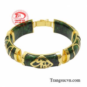 Lắc tay cẩm thạch phú quý được xem như một món trang sức có thể đeo hằng ngày cho các chị em phụ nữ. 