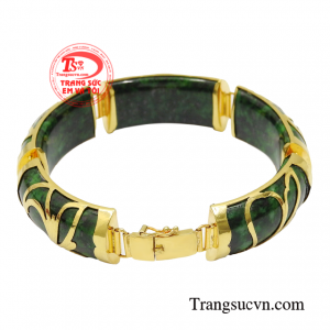 Mang đến sức khỏe và tiền tài cũng như giúp xua đuổi tà ma, tránh những điều đen đủi cho người đeo chúng.