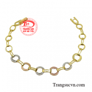 Lắc tay nữ vàng doanh nhân khiến bất kì cô gái nào vừa ngắm nhìn đã muốn sở hữu. 